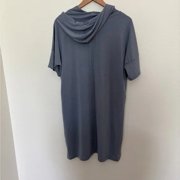 Cable & Gauge Short-Sleeve Hooded Mini Dress in Slate Blue - Picture 4 of 4